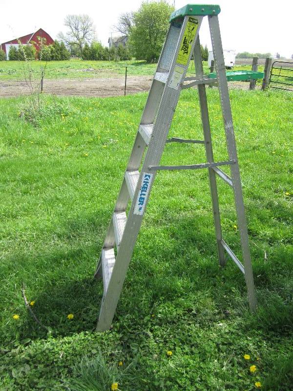 lot 372 image: Keller 6 foot step ladder...