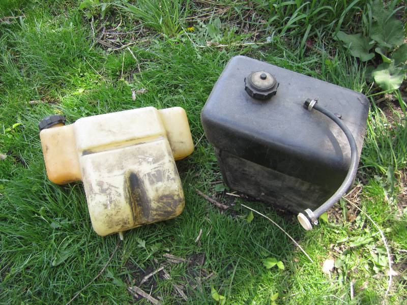 lot 376 image: 2 Lawn mower gas tanks...