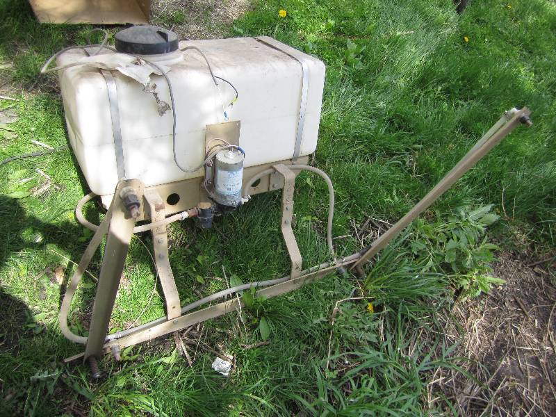 lot 378 image: Sprayer 8 foot with electric pump...