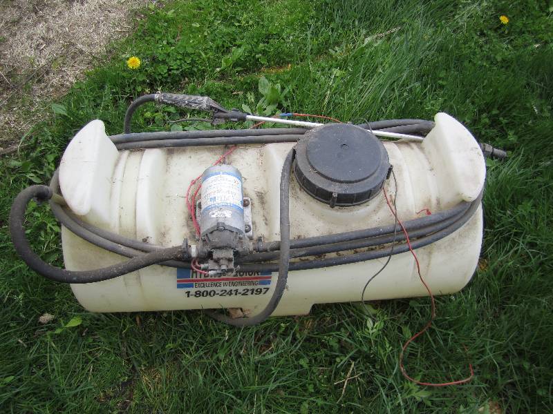 lot 379 image: Sprayer with electric pump...