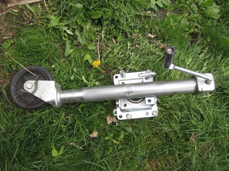 lot 380 image: 1000 lb trailer lift...