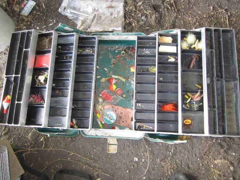 lot 382 image: Tackle box with some fishing tackle...