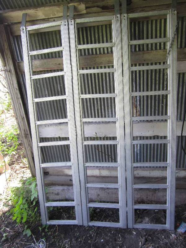 lot 389 image: Folding aluminum plank, each panel ...