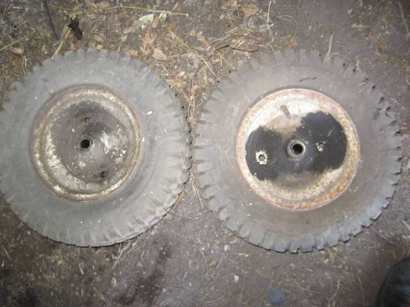 lot 390 image: Pair of lawn mower tires...