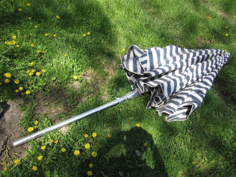 lot 394 image: Patio umbrella...