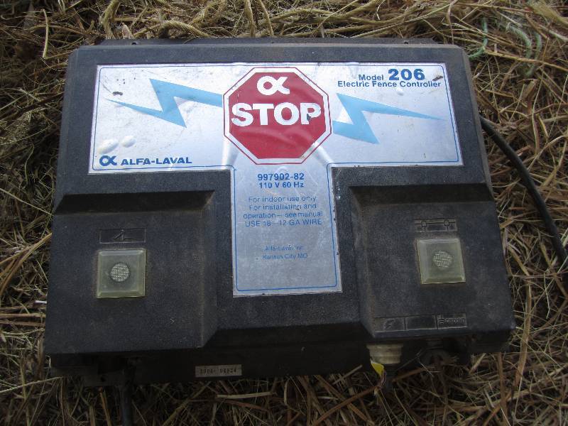 lot 418 image: Electric fence controller...