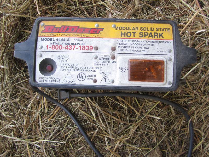 lot 419 image: Electric fence controller...