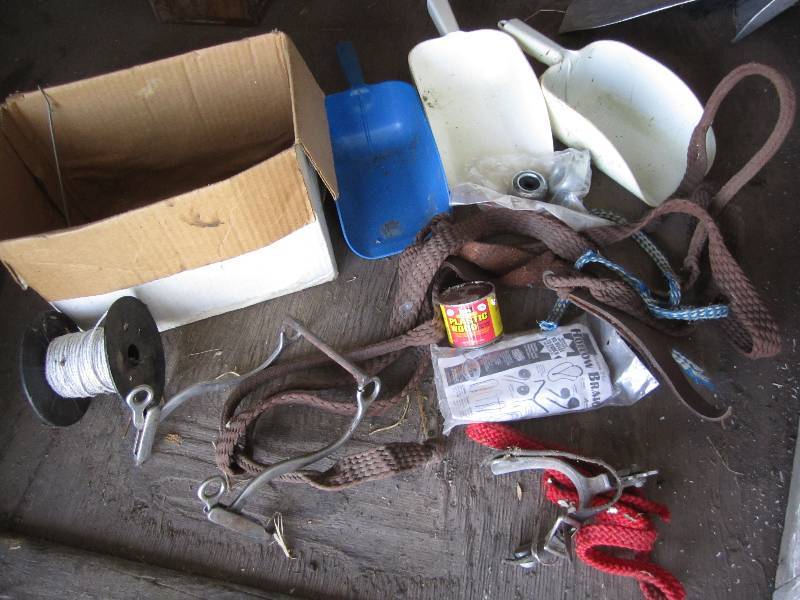 lot 425 image: Lot of horse accrssories...