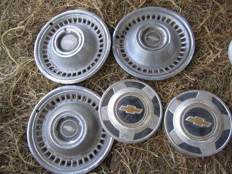 lot 427 image: Lot of Chevrolet hubcaps...