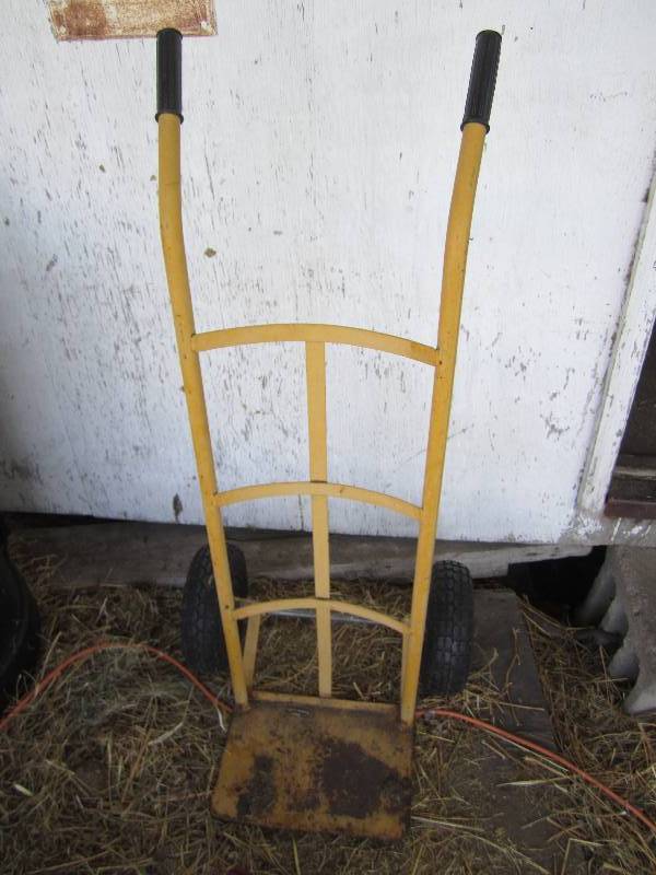 lot 429 image: Yellow push dolly...