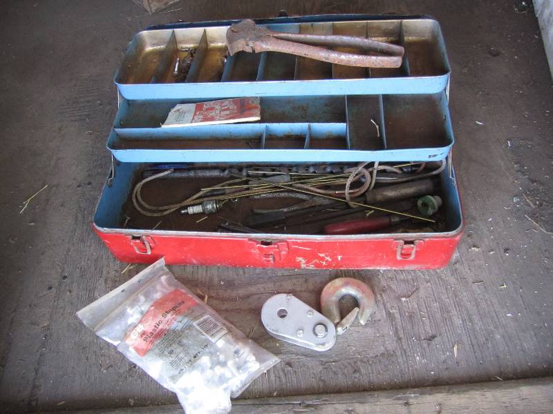 lot 431 image: Toolbox with tools...