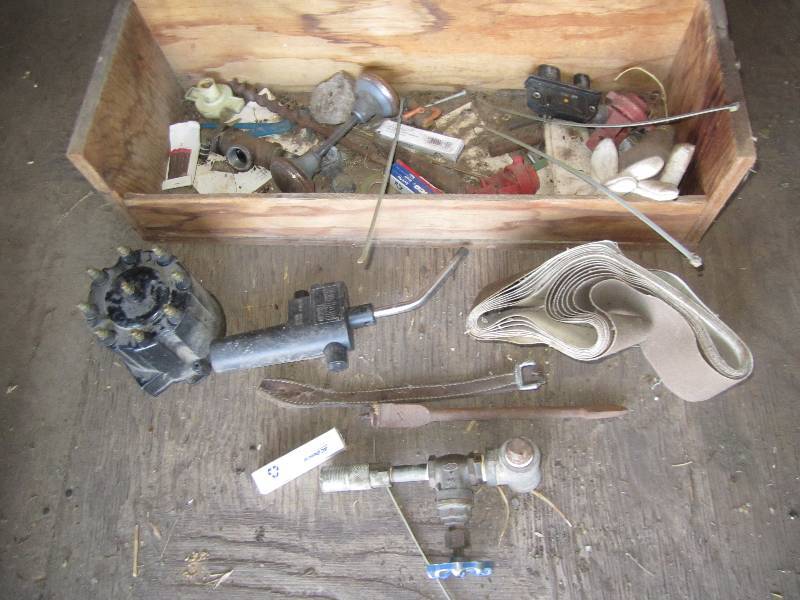 lot 436 image: Box of new and vintage tools, sandi...