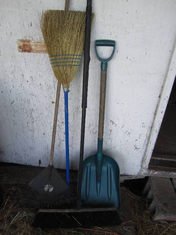 lot 439 image: Brooms rake shovel...