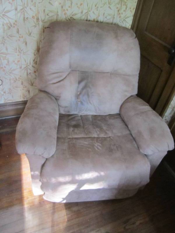 lot 32 image: Recliner chair...