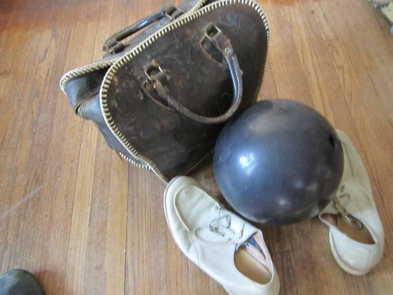 lot 35 image: Vintage leather bowling bag, ball a...