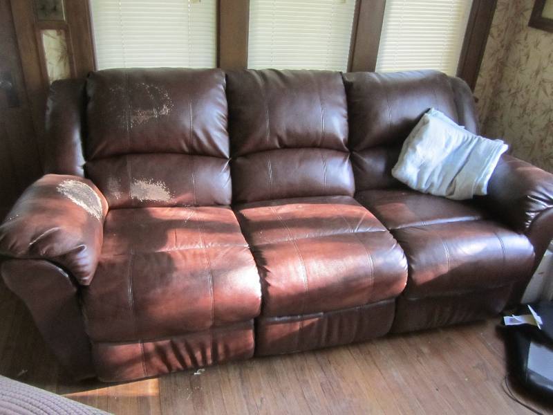 lot 48 image: Full size couch...