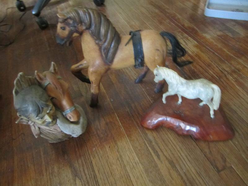 lot 54 image: Horse and Western theme figures...