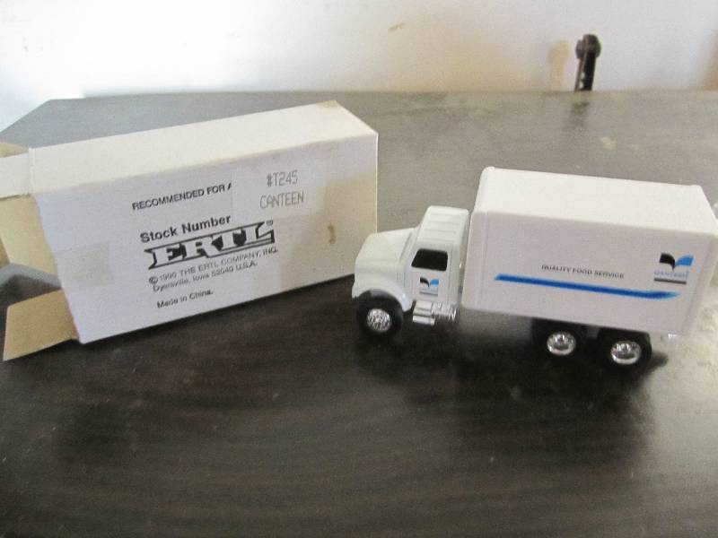 lot 74 image: Ertl Canteen truck in box...