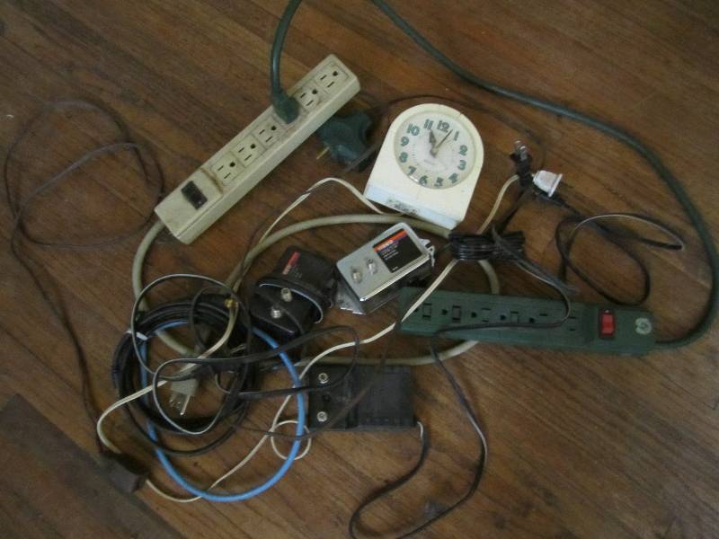 lot 77 image: Lot of assorted electronics...