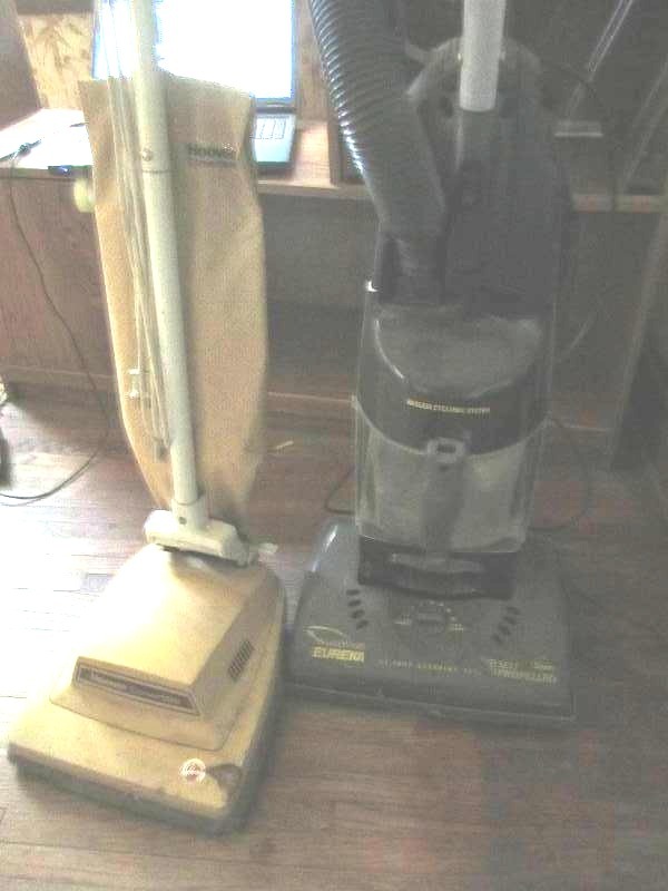 lot 80 image: Eureka and Hoover vacuum cleaner...