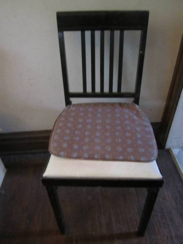 lot 84 image: Vintage chair...