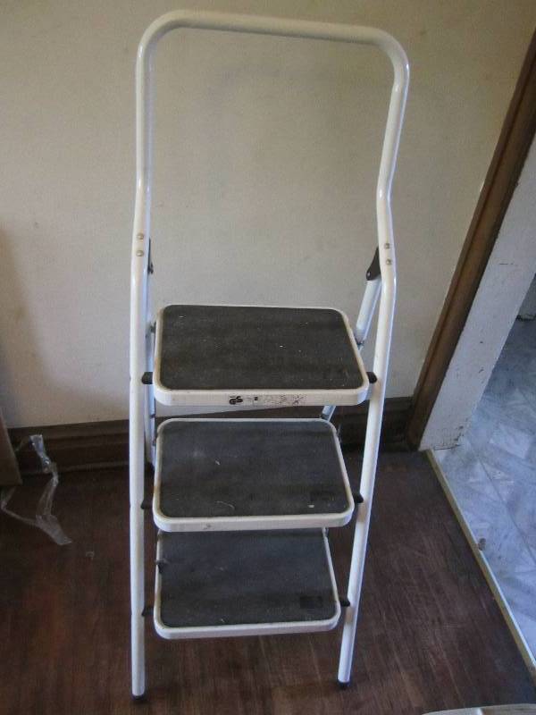 lot 86 image: Step stool...
