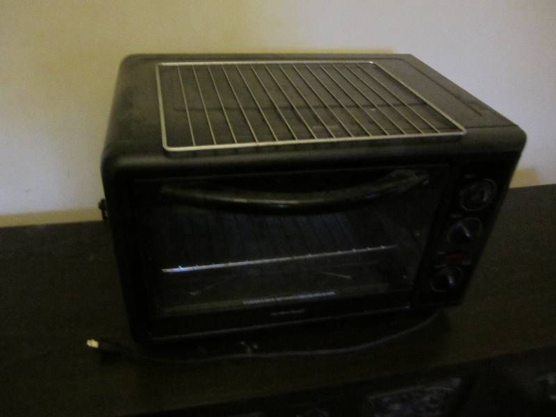 lot 95 image: Haamilton Beach countertop oven...