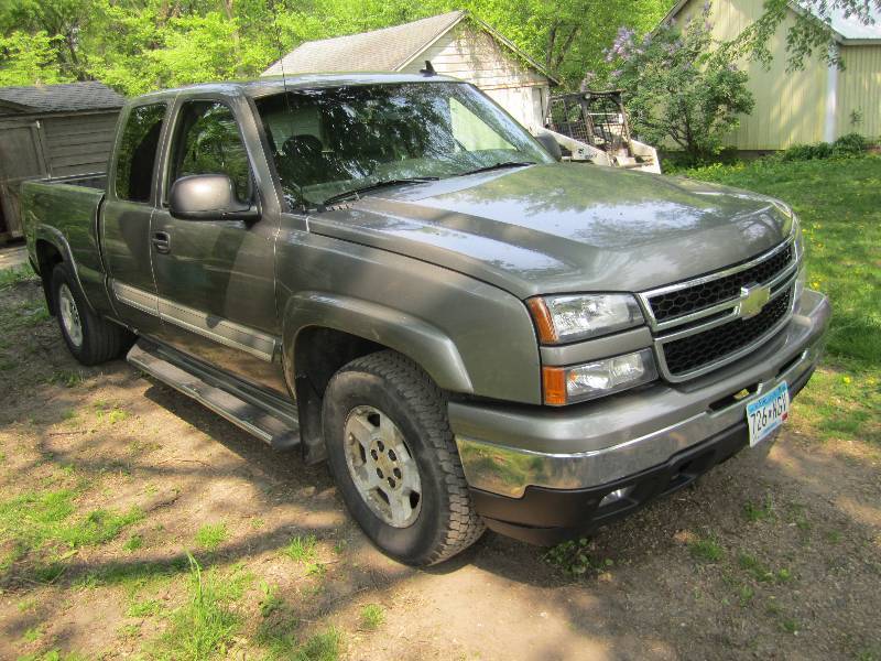lot 1 image: 2006 Chevy Silverado Z71 off road c...