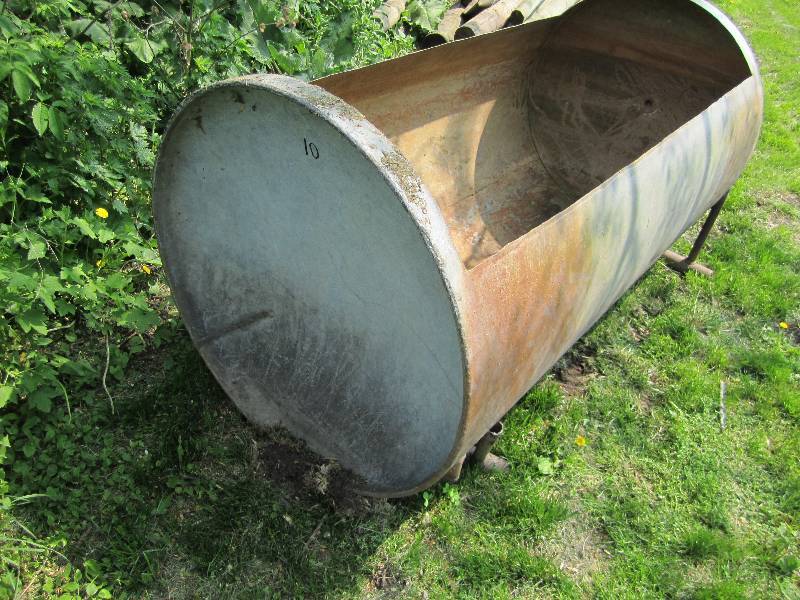 lot 10 image: Steel tank, open top 6 long, 3 di...