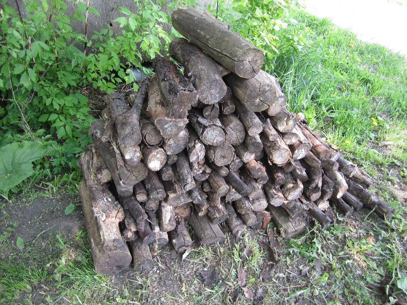 lot 13 image: Pile of fire wood, cut and ready fo...