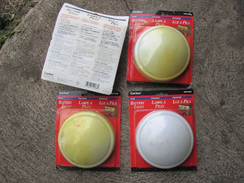 lot 613 image: 4 battery operated lights...