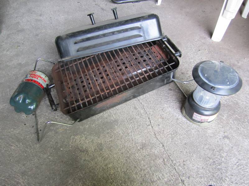 lot 616 image: Char-Broil gas grill, no regulator ...