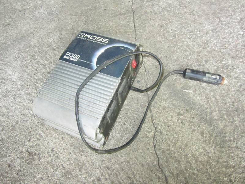 lot 618 image: Koss 300 watt power inverter...
