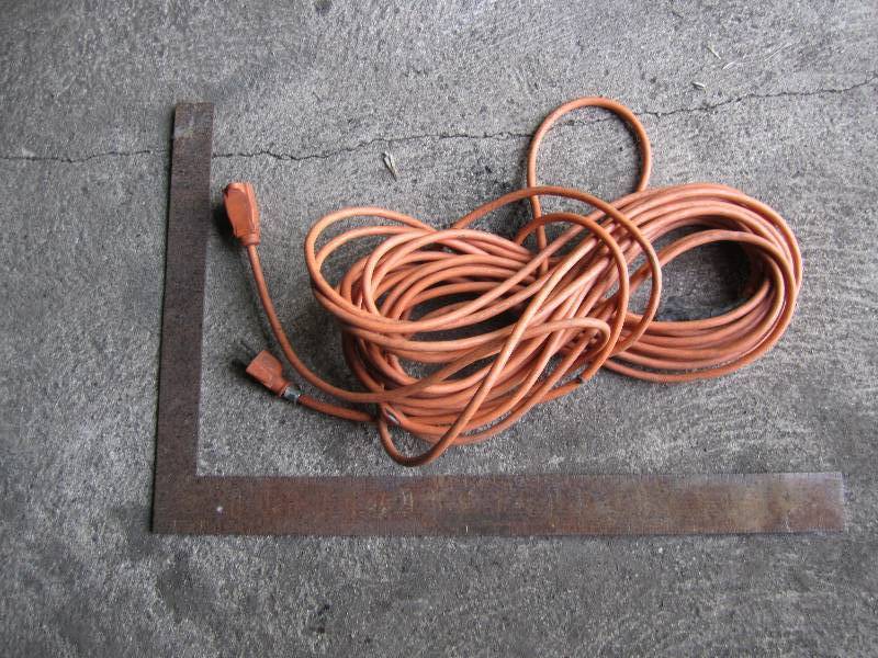 lot 627 image: Square and extension cord...