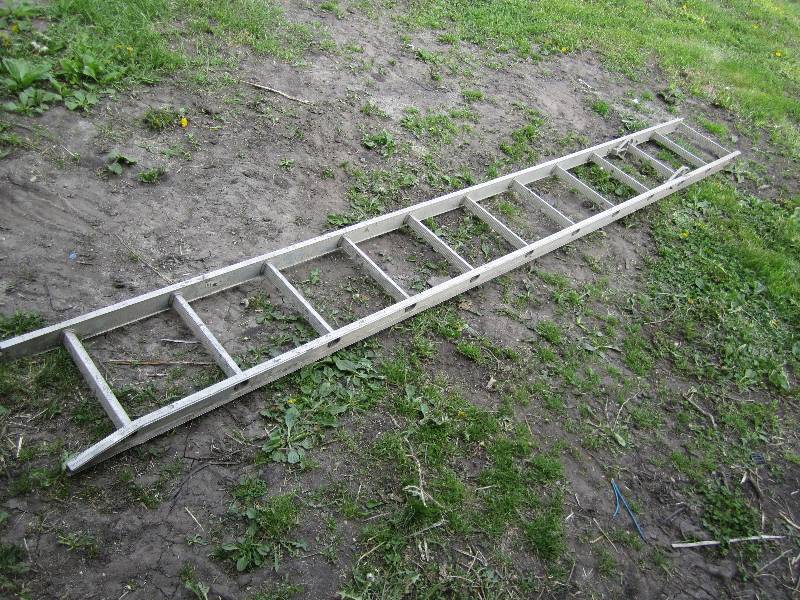 lot 628 image: 11 foot aluminum ladder...