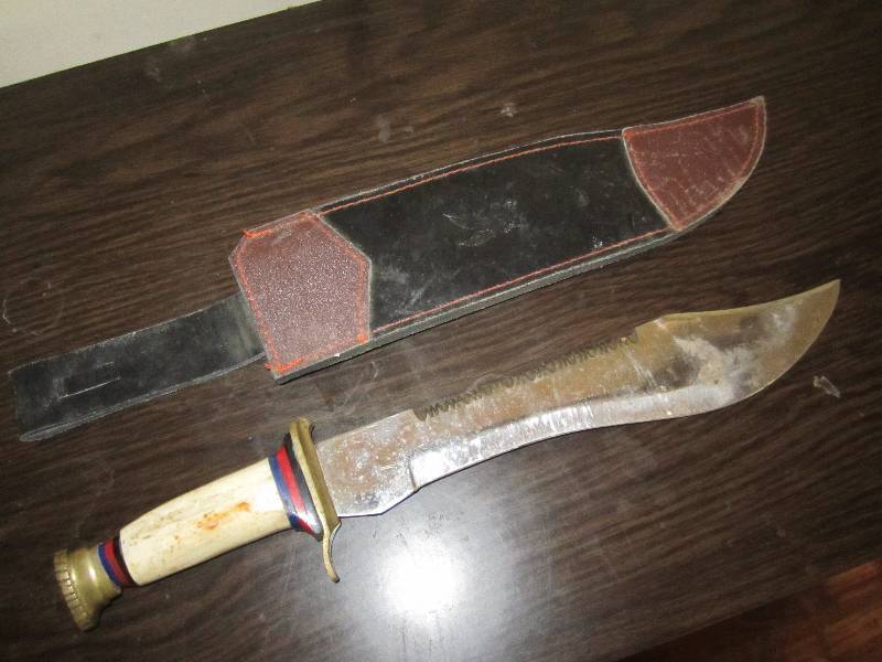 lot 456 image: Hunting knife with sheath...