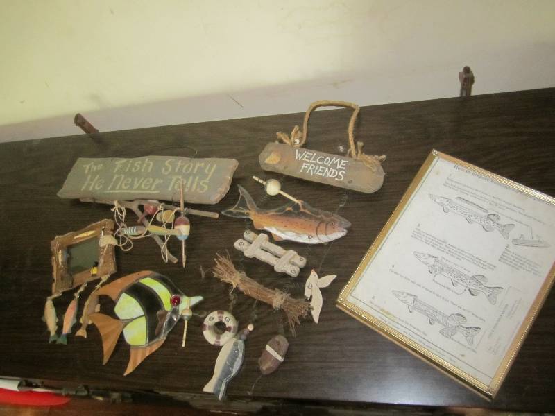 lot 460 image: Lot of fishing decorations...