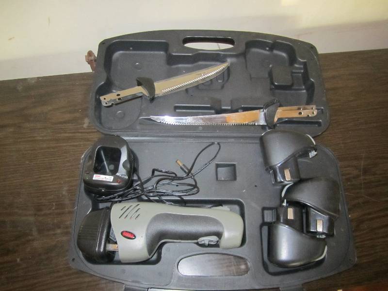 lot 469 image: Rapala battery operated fillet knif...