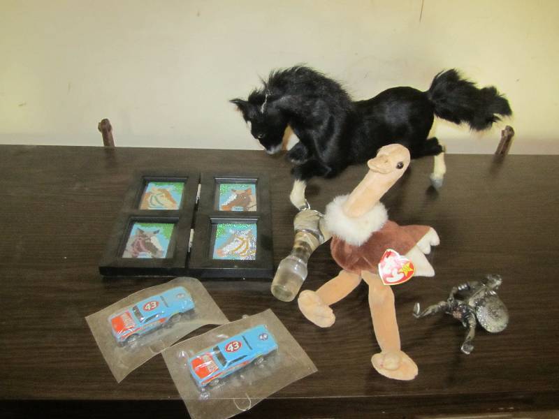 lot 473 image: Lot of collector items...