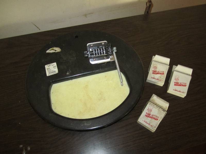 lot 474 image: Mousetraps and counting catchmate...