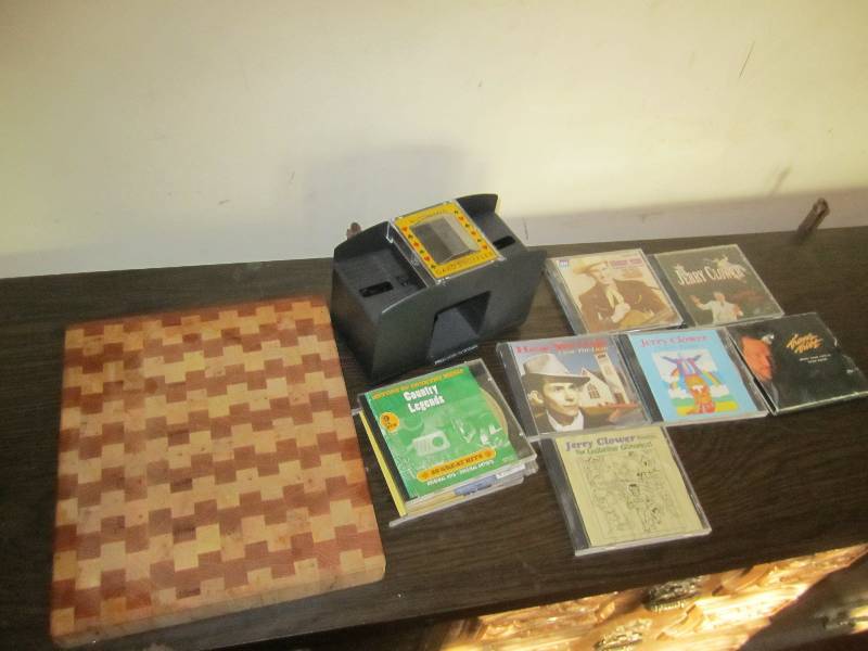 lot 476 image: CDS card shuffler and cutting board...