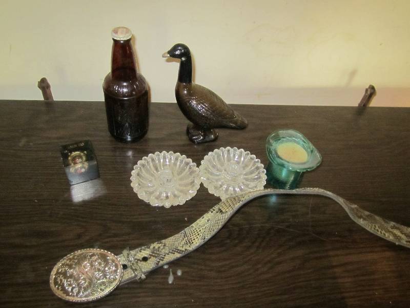 lot 480 image: Glassware and genuine snakeskin bel...