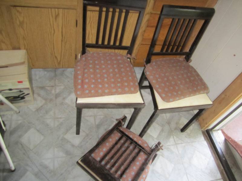 lot 486 image: 3 Vintage folding chairs...