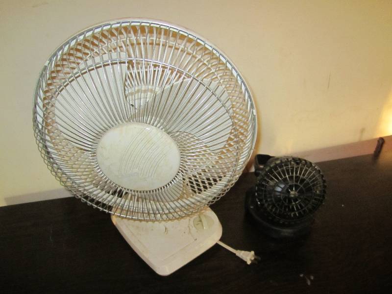 lot 492 image: 2 fans...