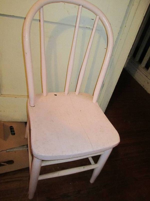 lot 553 image: Vintage wood chair...