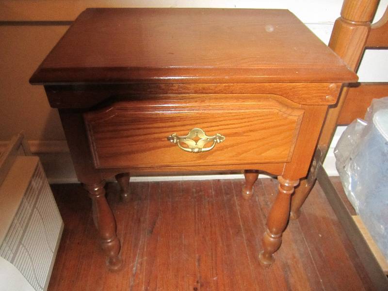 lot 559 image: Wood night stand...