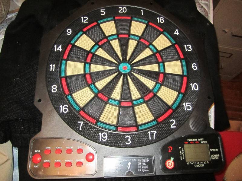 lot 560 image: Electric dart board needs AC Plug...