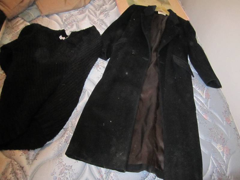 lot 567 image: Ladies sweater and long coat size ...