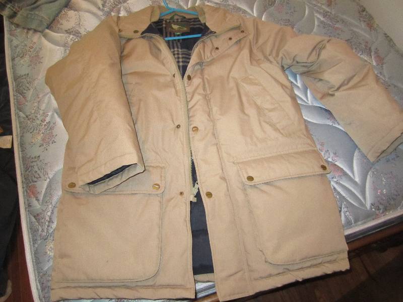 lot 568 image: Like new Field and Stream size L ja...