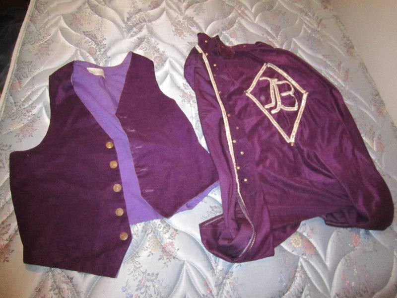 lot 570 image: Canterbury Downs equestrian dress g...